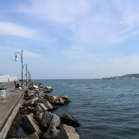 Lungomare Ostello